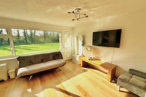 Living Room Area.jpg