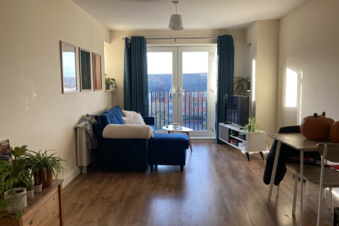 Tanner Court // 2 Bed Flat // Aug 2027 photo 3