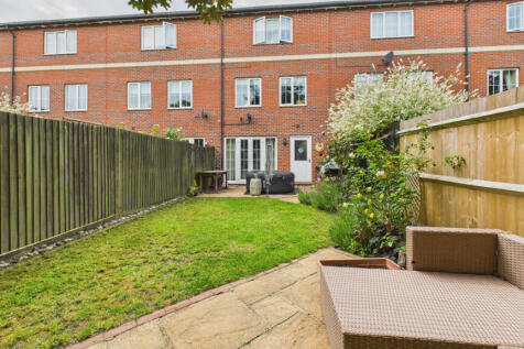 CAM04968G0-PR0050-STILL011