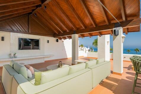 ROOF TERRACE