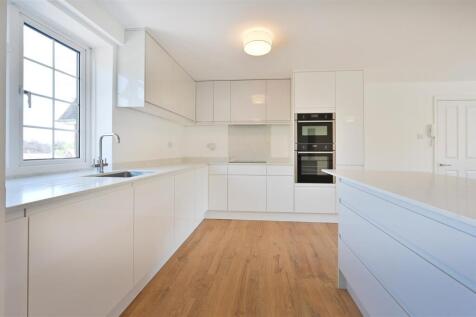 2 Amenbury Court-4.jpg