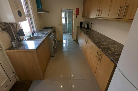 Grange Avenue, Reading, Berkshire, RG6 photo 3