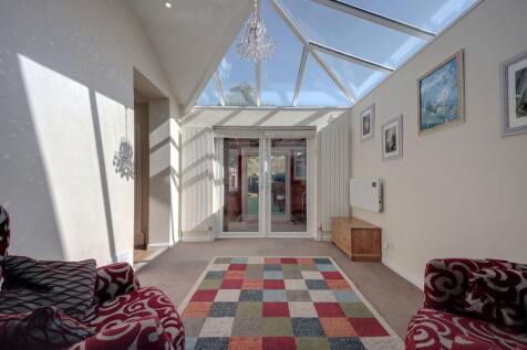 Through-lounge