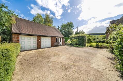 Driveway / Garages