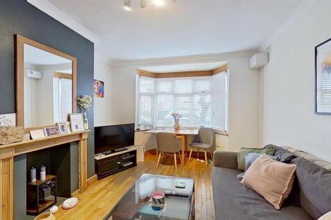 Godley-Road-Earlsfield-SW18-02022026_160840.jpg
