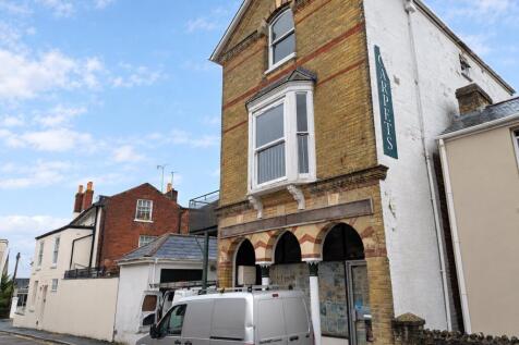 2-bed flat on Anglesea Street, Ryde, Isle Of Wight, PO33, £850/mo