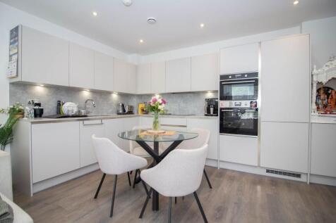 Kitchen / Dining Area