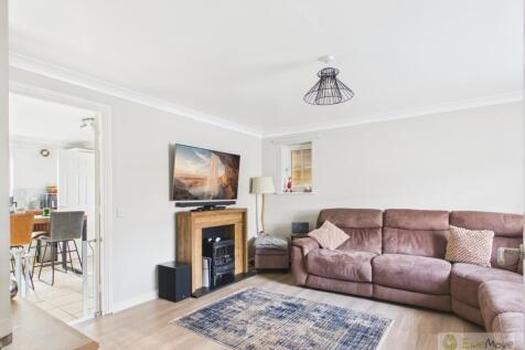EweMove Mildenhall Lee Devenish London Road Living