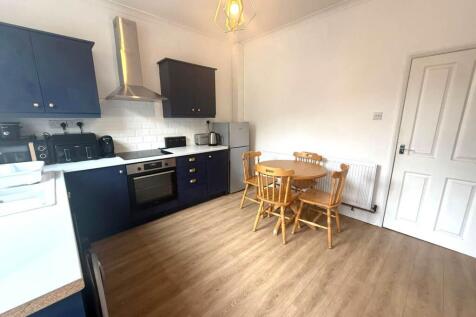 Shaw Road, Royton photo 5