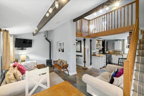 OPEN PLAN LIVING AREA