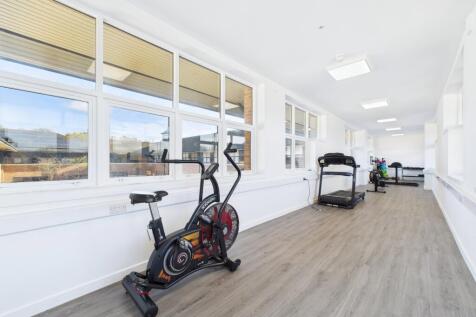 CAM01909G0-PR0425-STILL002