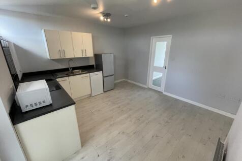 2 Laureston View, Ballaquayle Road, Douglas, Isle of Man, IM2 5DA photo 3