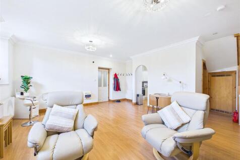 Sitting Room &amp; Dining Area