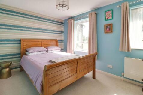 Arnhem Close, Eaton Ford, PE19 photo 3