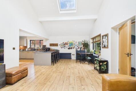 CAM02093G0-PR0053-STILL018