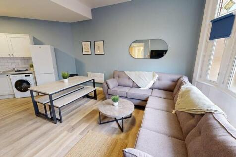 5-bed flat on Flat 2, 15, Clare Street BS1 1XH, £997/mo