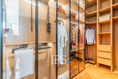 33nd Floor Premium Residence 3 Bedroom Condo For Sale - UC88, BKK1, Phnom Penh