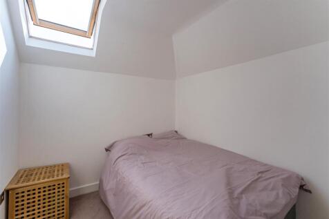 Holmes Grove, Henleaze Bed 3.jpg