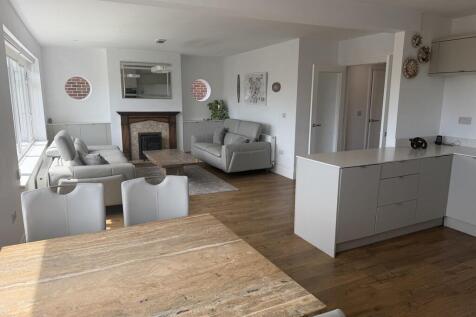 Large open plan l...