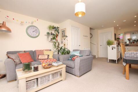 Living Room..JPG