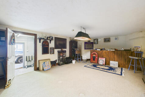 CAM05627G0-PR0054-STILL048