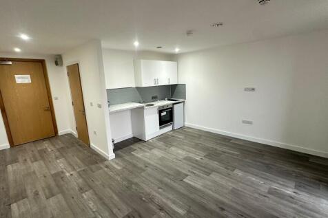 Studio flat on 25, Plaza Boulevard, Liverpool, L8 5SR, £700/mo