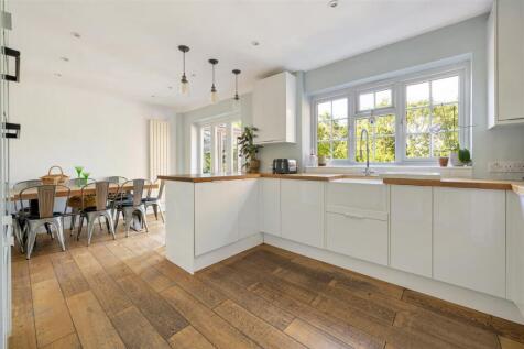 Meadow Close, E4