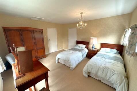 Bedroom One Into En-Suite 747