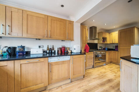 1293764-6825d5373...