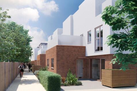 Land and garages rear of 10 Chingford Mount Road, London E4 9AB