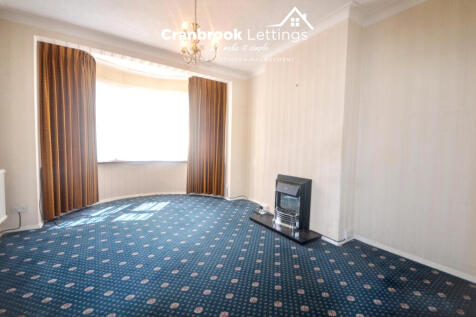 3 bed end of terrace to rent Parham Drive, Ilford