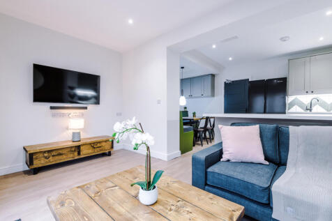 6 Capricorn Way, Living Room 1