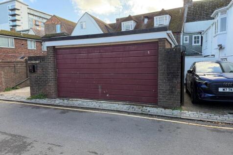 20 high street new pic garage.jpg