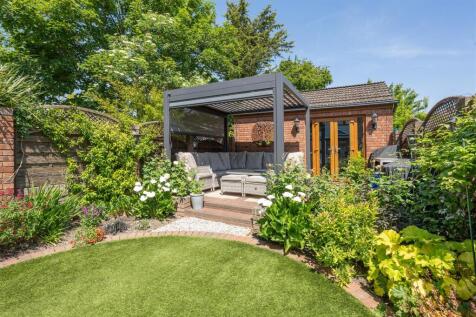 Cherrydown Avenue, E4