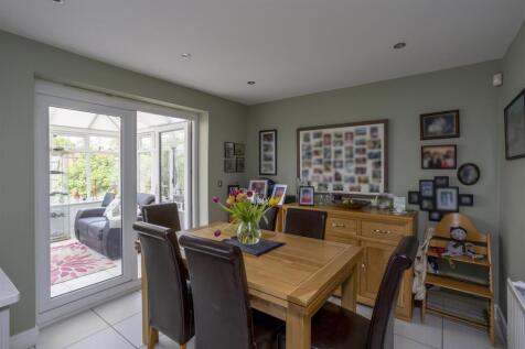 7_Driffield Avenue_12.jpg