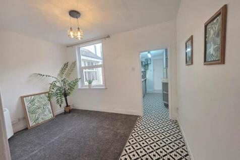 Doxey Road, Stafford, ST16 2EW photo 3