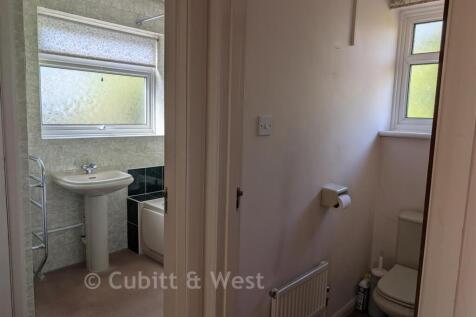 Bath/Cloakroom