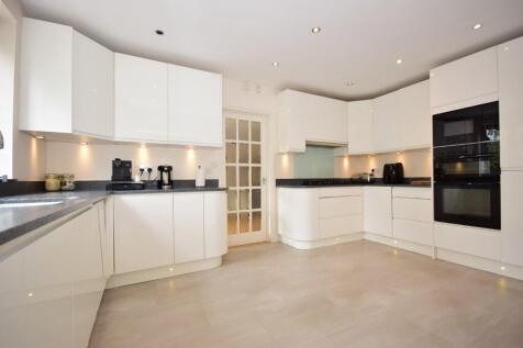 High Road, Loughton, Essex, IG10 photo 3