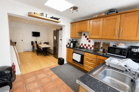 Kitchen &amp; Dining Room (2)