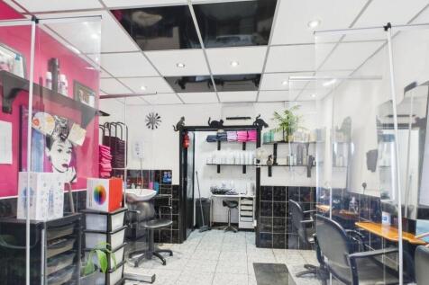 Prime Commercial Unit ¿ Former Hair Salon in th