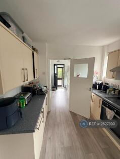 Spring Rise, Egham, TW20 photo 5