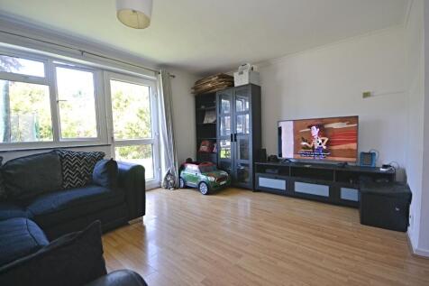 Dedisham Close, Furnace Green, Crawley, RH10 photo 4