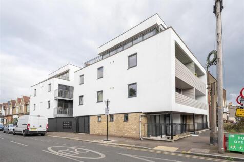 London, E7 - property photo