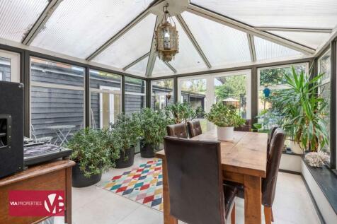 50 Briscoe Road Hoddesdon EN11 9DG via properties estate letting