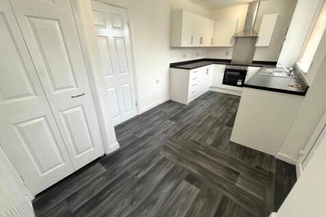 Belle Isle Road, Leeds, LS10 photo 3