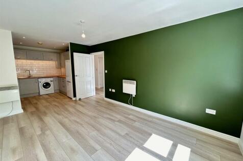 lounge to kitfchen.jpg