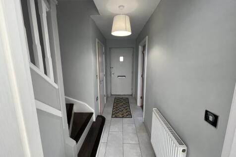 Neptune Close, Salford photo 4