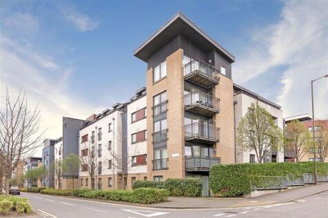 2-bed flat on East Pilton Farm Avenue, Edinburgh, EH5 2GA, £1,300/mo