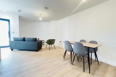Open-Plan Living Room/Kitchen