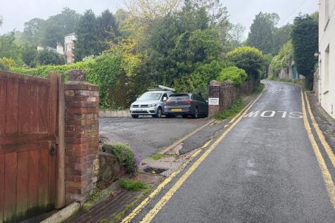Private parking, 30 seconds from door.